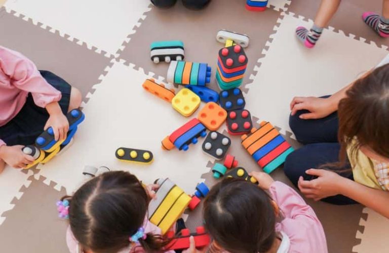 Niños jugando en un Jardín Infantil