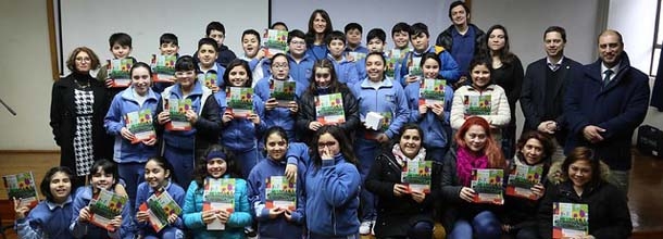 Académicos del Campus lanzan libro que rescata las historias familiares de escolares de Villarrica