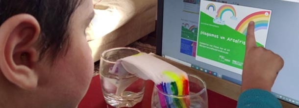 Niño frente al computador
