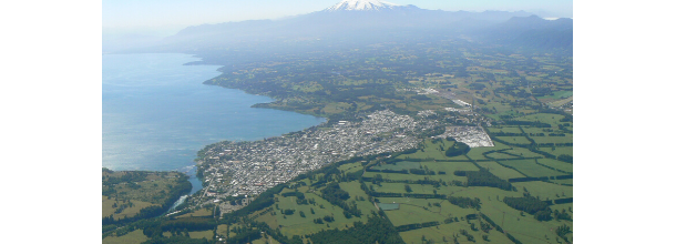 Fotografía aérea de la ciudad de Villarrica