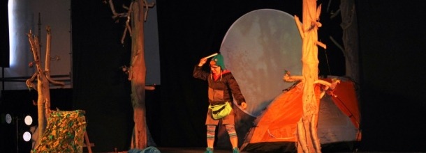Niños de la zona lacustre disfrutaron del teatro.