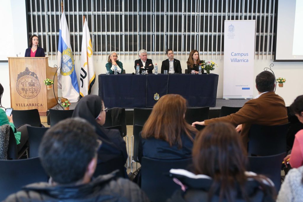 Seminario organizado por la Universidad Católica en conjunto con Duoc UC.